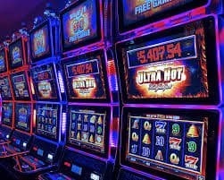 Màn hình slot nổ hũ đa chủ đề tại hitclub web trên điện thoại di động